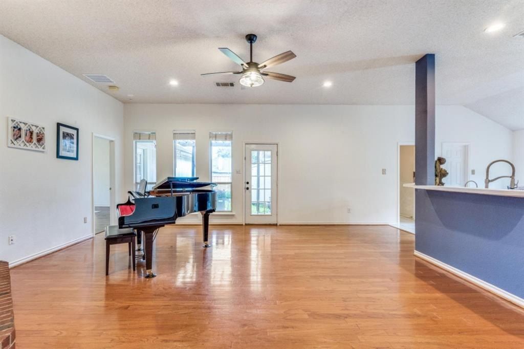 Land Listing Agent Photo