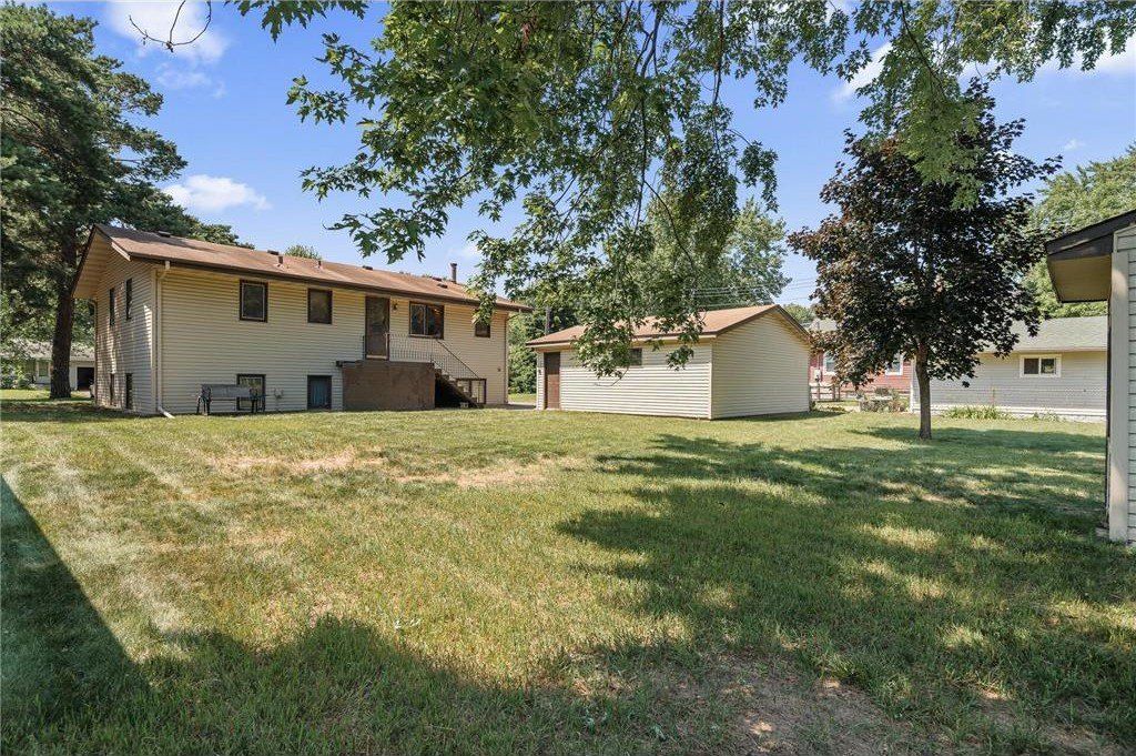 Land Listing Agent Photo