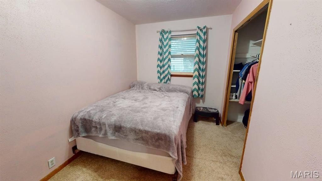Land Listing Agent Photo