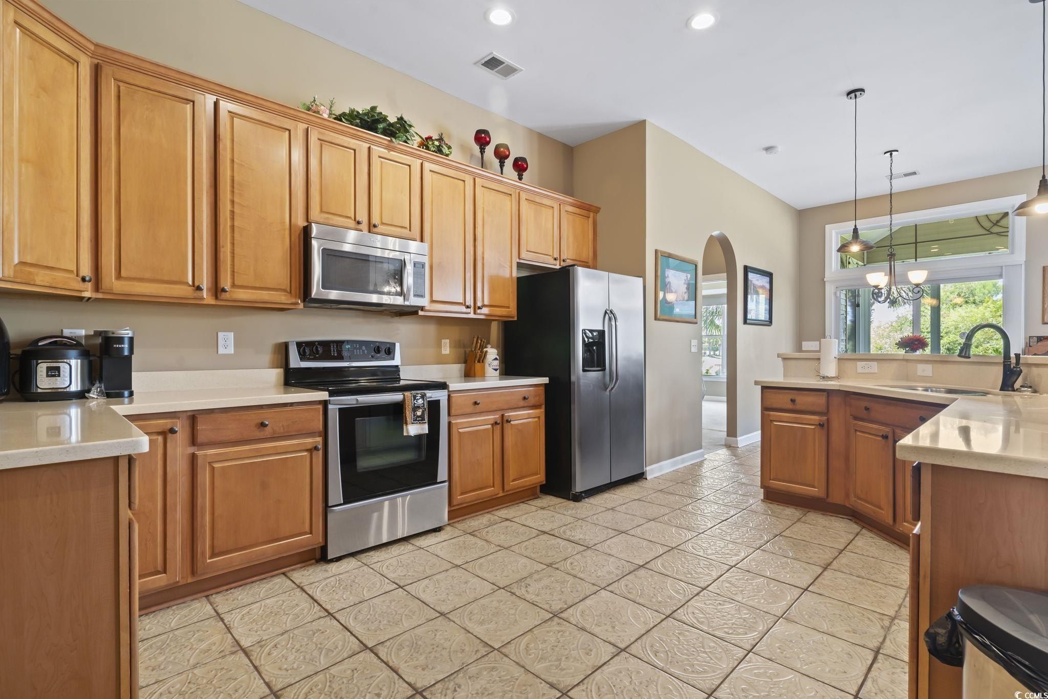 Land Listing Agent Photo
