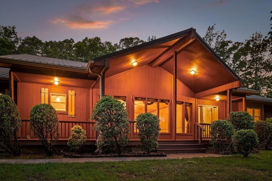 Land Listing Agent Photo