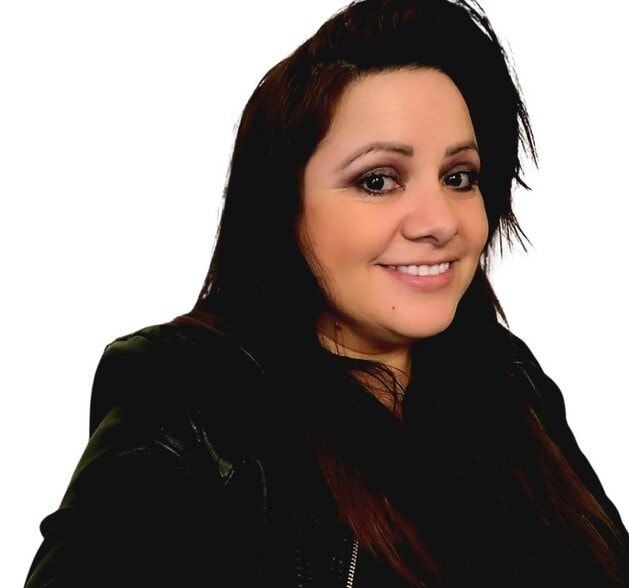 Land Listing Agent Photo