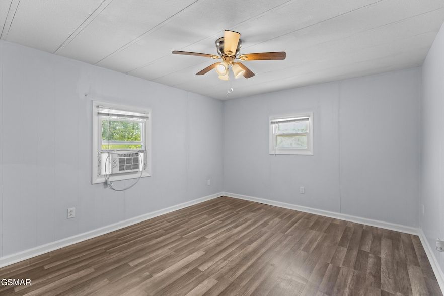 Land Listing Agent Photo