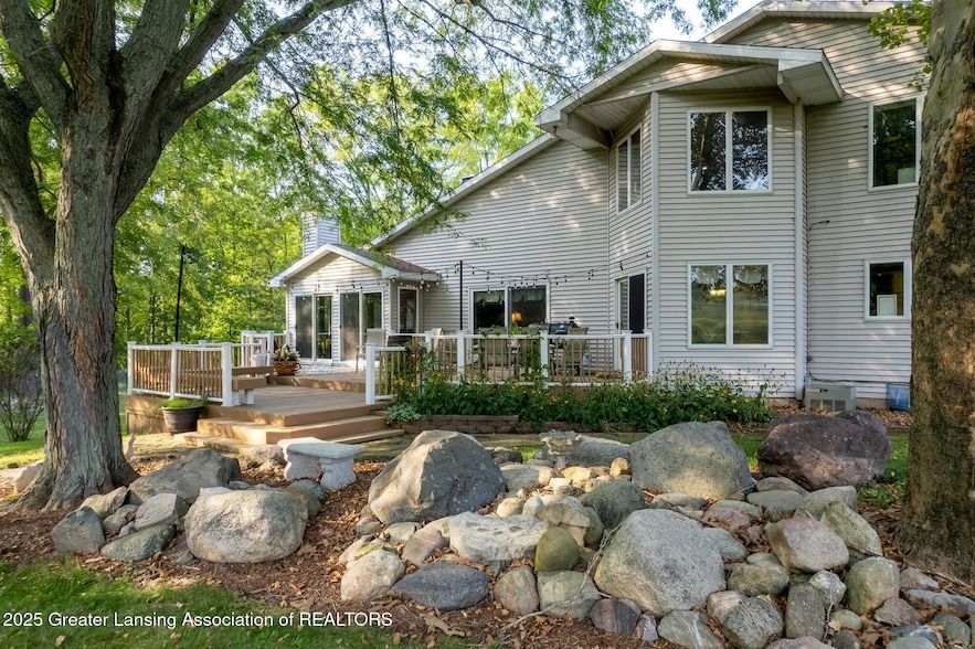 Land Listing Agent Photo