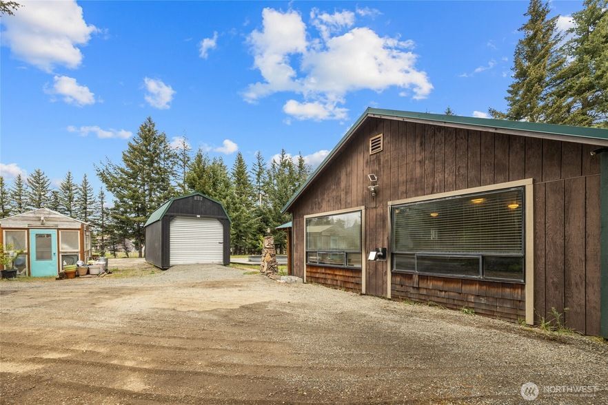 Land Listing Agent Photo