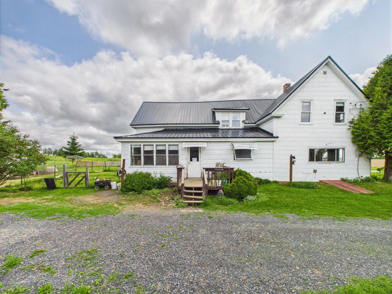 Land Listing Agent Photo