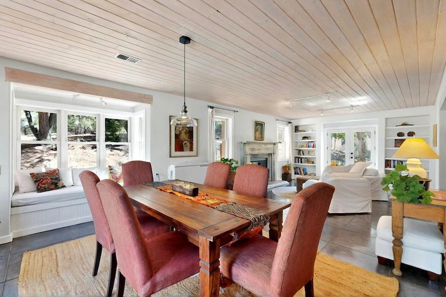 Land Listing Agent Photo