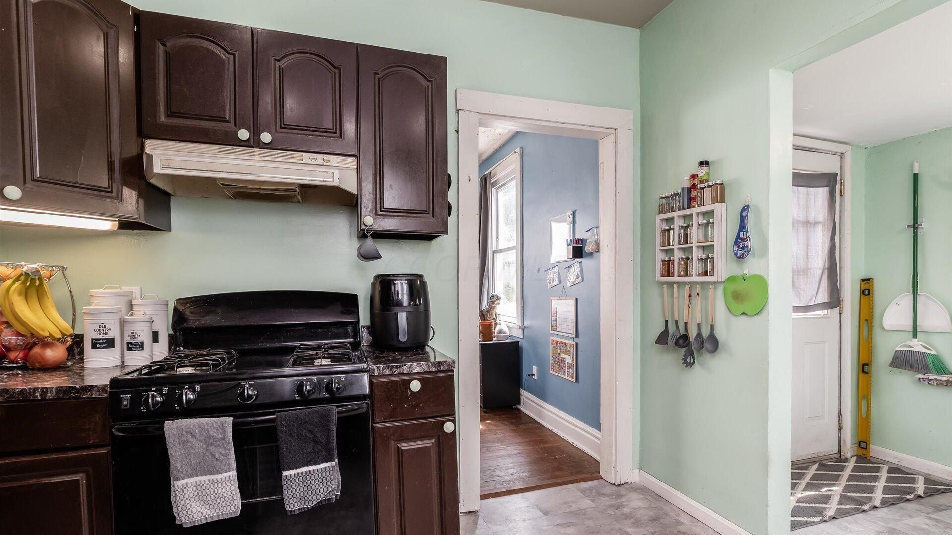 Land Listing Agent Photo