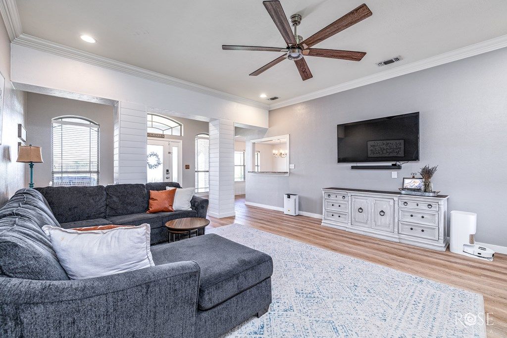 Land Listing Agent Photo
