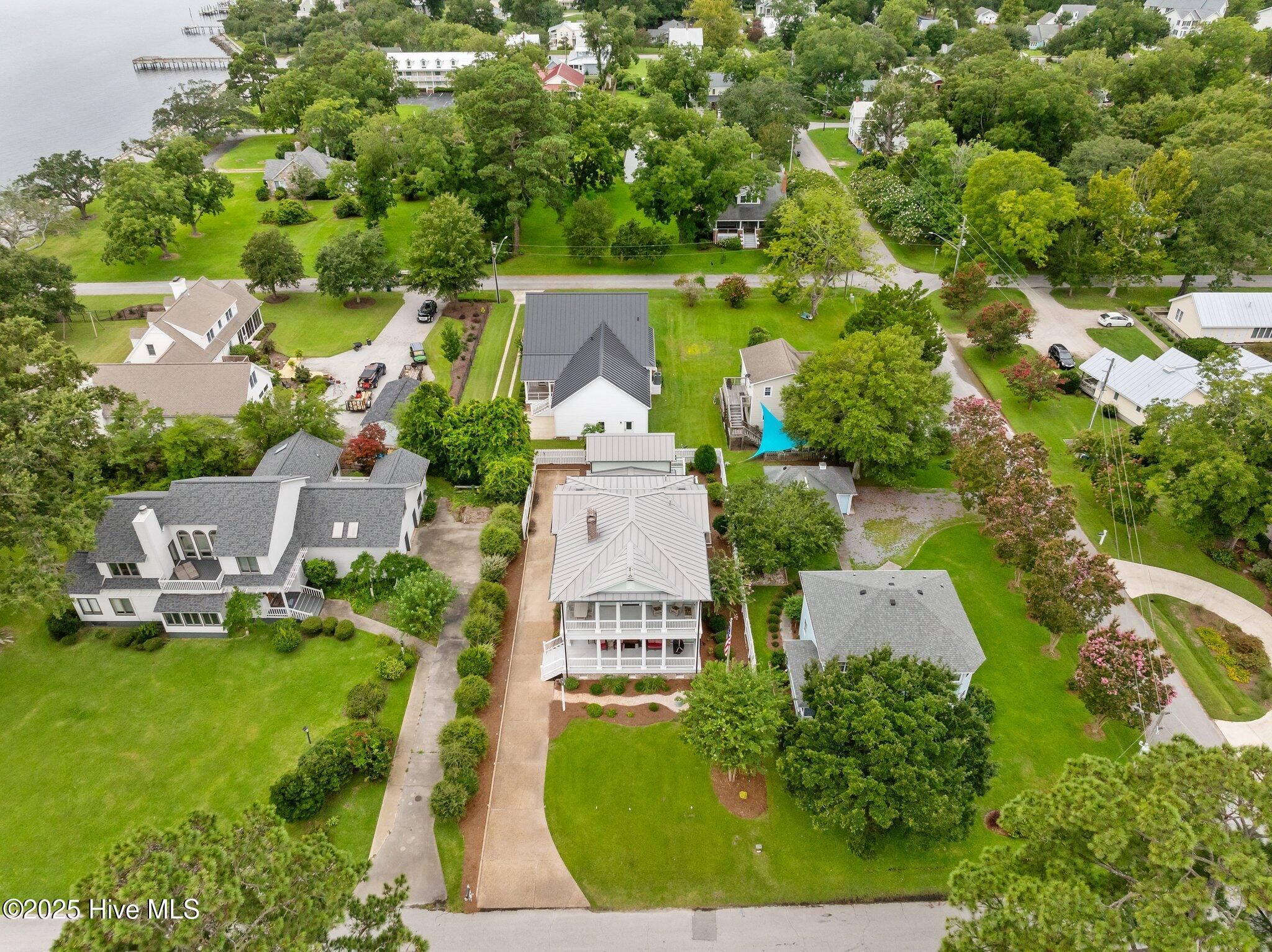 Land Listing Agent Photo