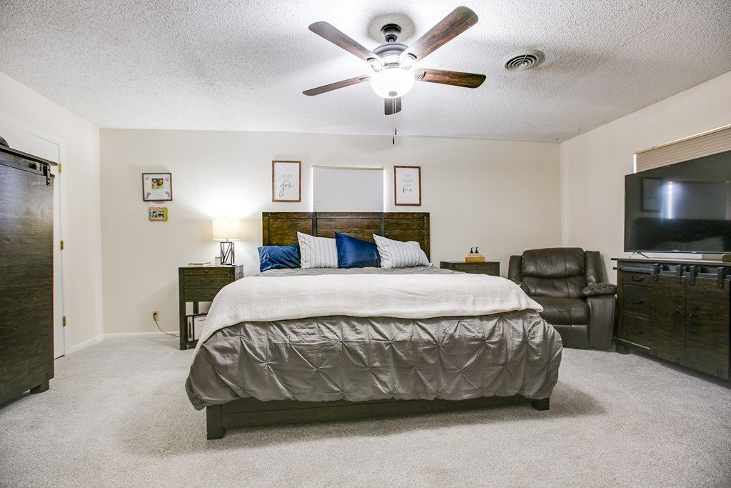 Land Listing Agent Photo