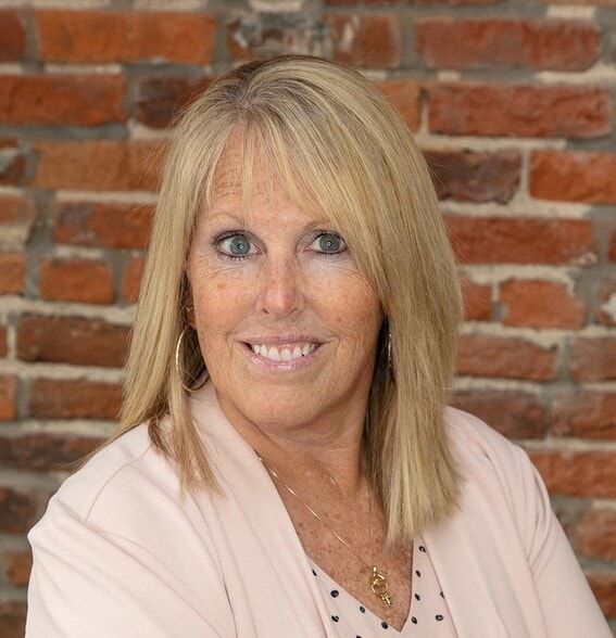 Land Listing Agent Photo