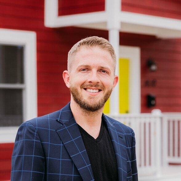 Land Listing Agent Photo