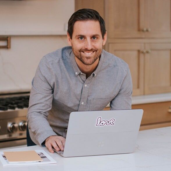 Land Listing Agent Photo