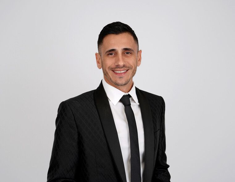 Land Listing Agent Photo