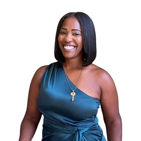 Land Listing Agent Photo