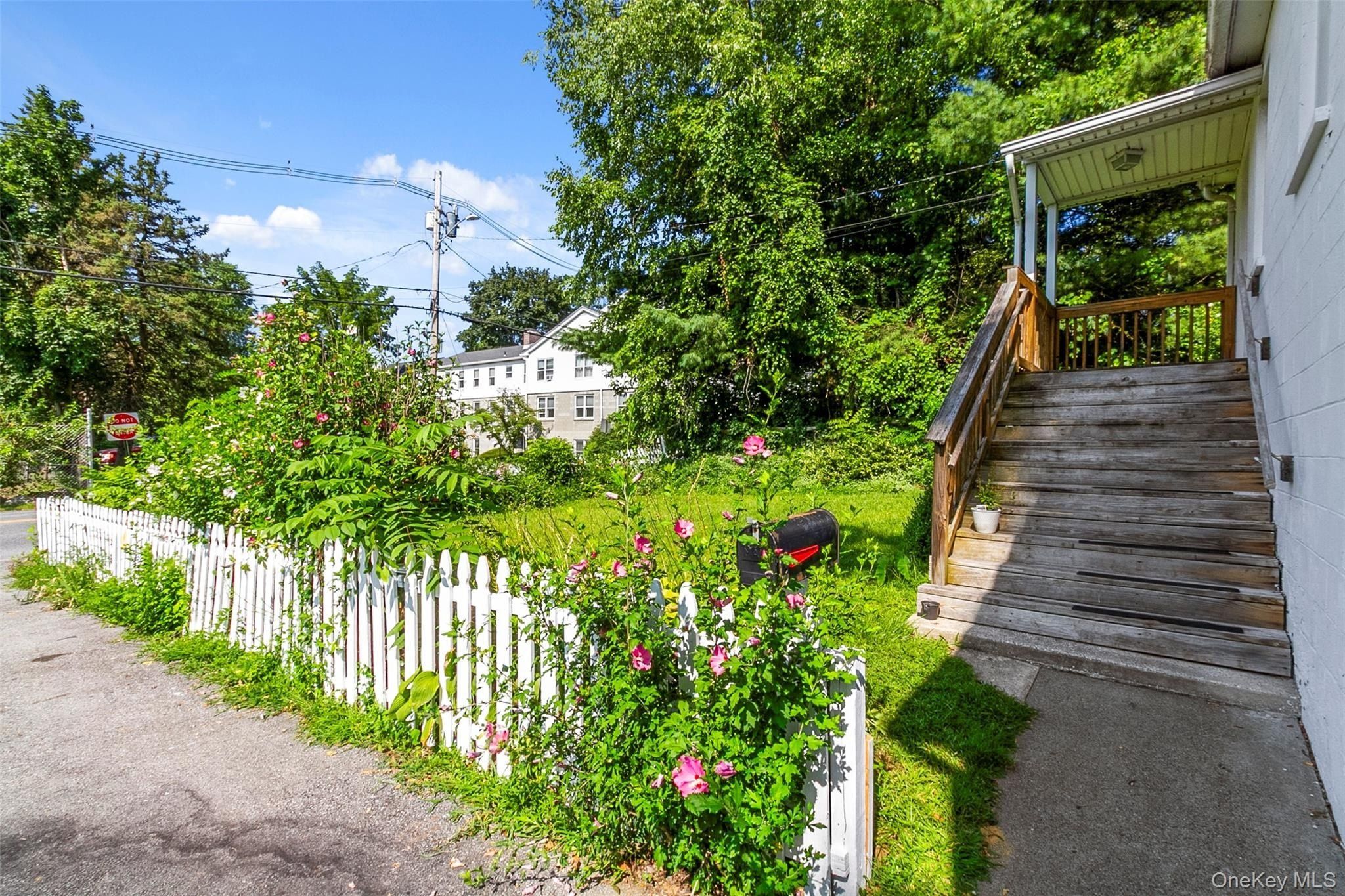 Land Listing Agent Photo