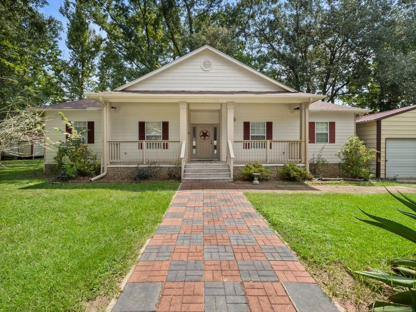 Land Listing Agent Photo