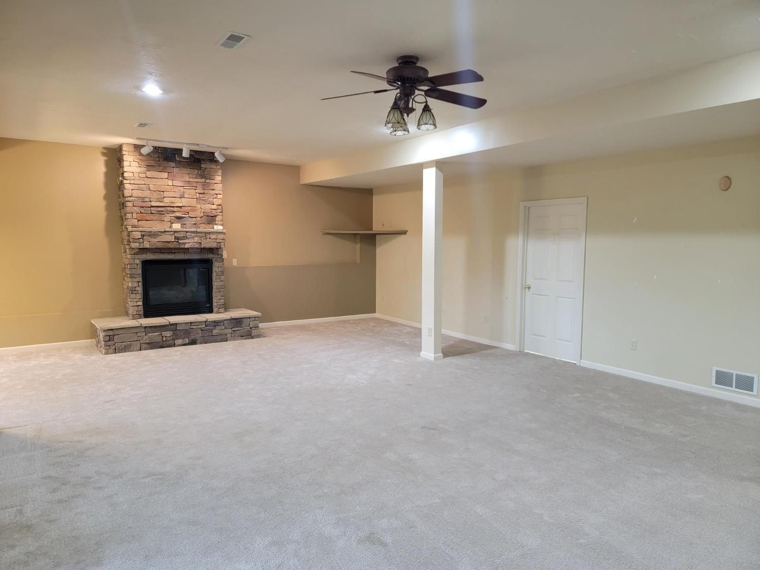 Land Listing Agent Photo