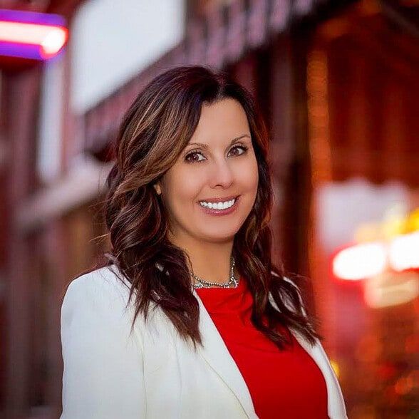 Land Listing Agent Photo