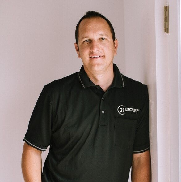 Land Listing Agent Photo