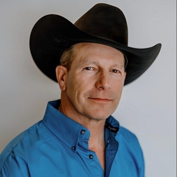 Land Listing Agent Photo