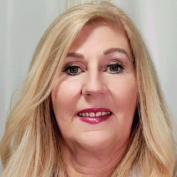 Land Listing Agent Photo