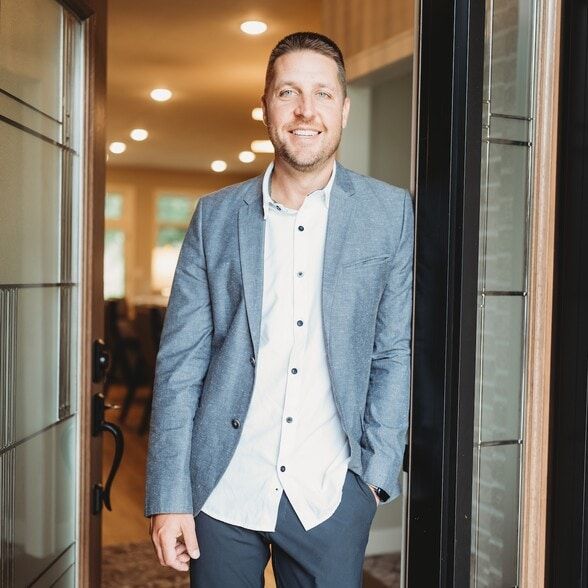 Land Listing Agent Photo