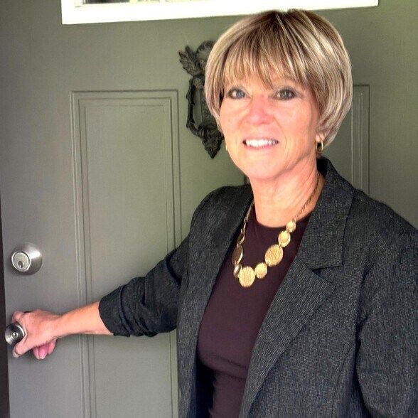 Land Listing Agent Photo