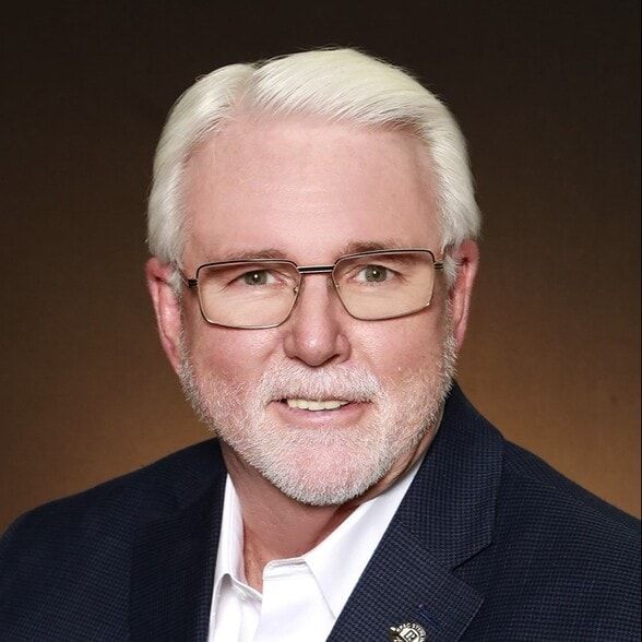 Land Listing Agent Photo