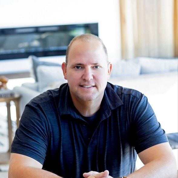 Land Listing Agent Photo