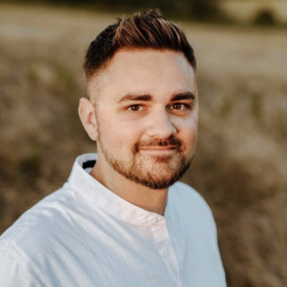 Land Listing Agent Photo