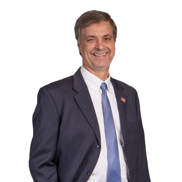 Land Listing Agent Photo