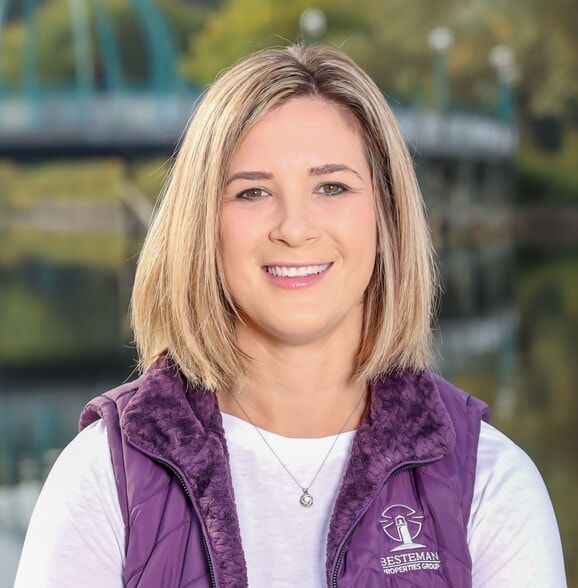 Land Listing Agent Photo