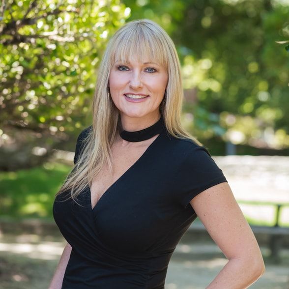 Land Listing Agent Photo