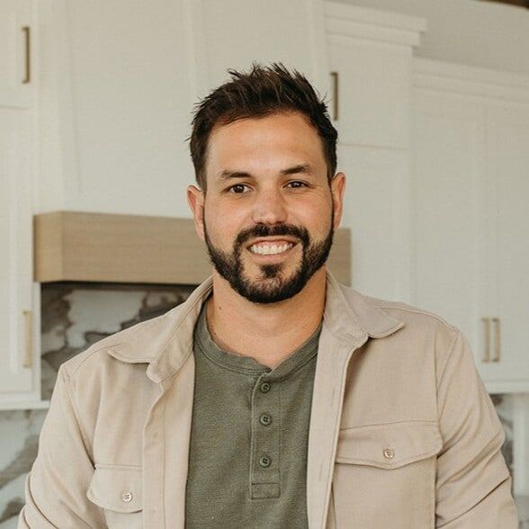 Land Listing Agent Photo