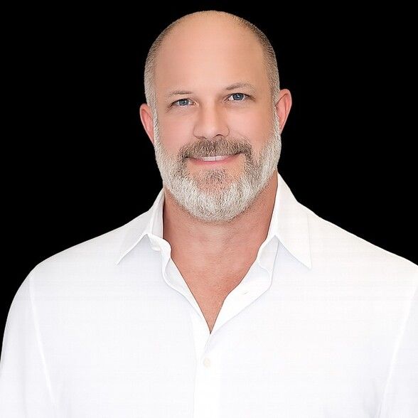 Land Listing Agent Photo