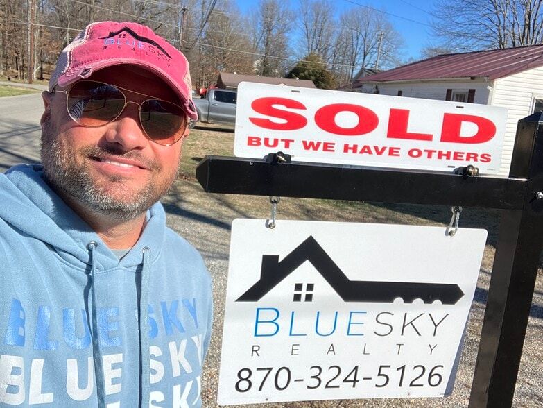 Land Listing Agent Photo