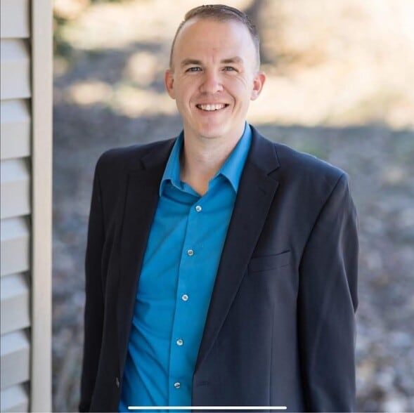 Land Listing Agent Photo