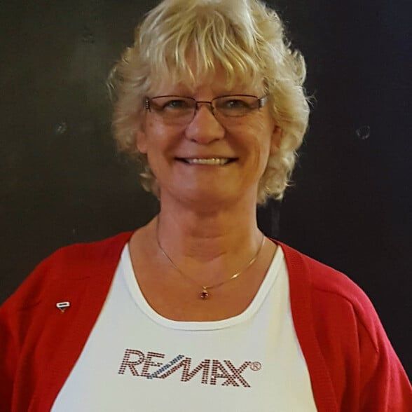 Land Listing Agent Photo