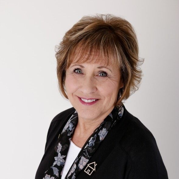 Land Listing Agent Photo