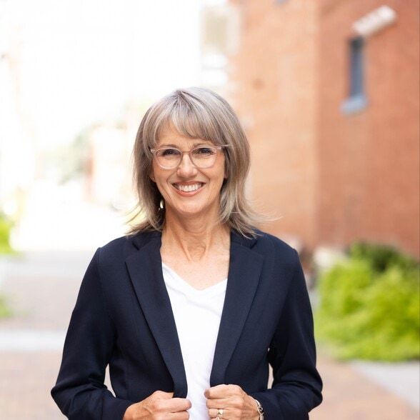 Land Listing Agent Photo