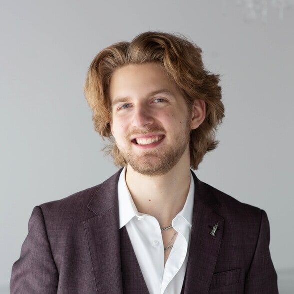 Land Listing Agent Photo