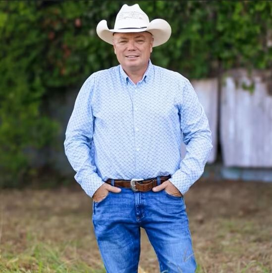 Land Listing Agent Photo
