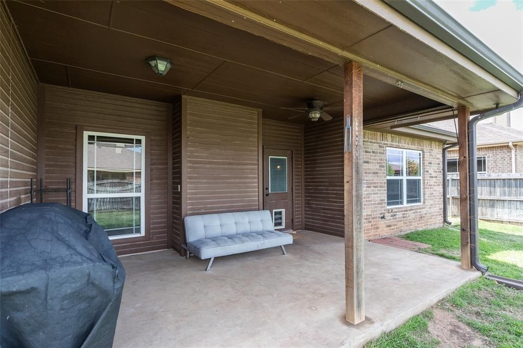 Land Listing Agent Photo