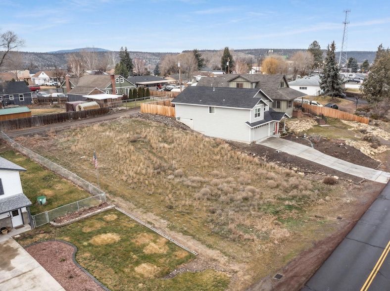 Land Listing Agent Photo