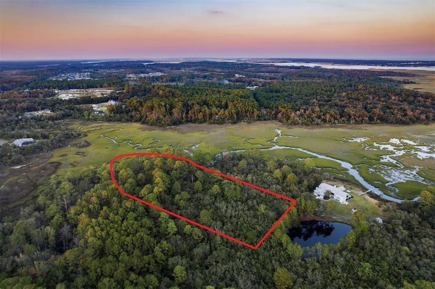 Land Listing Agent Photo