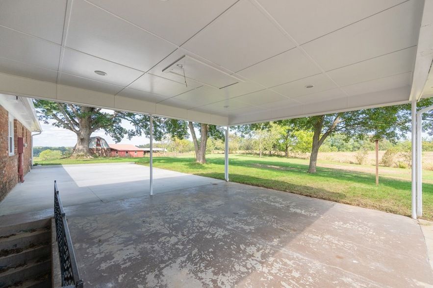 Land Listing Agent Photo