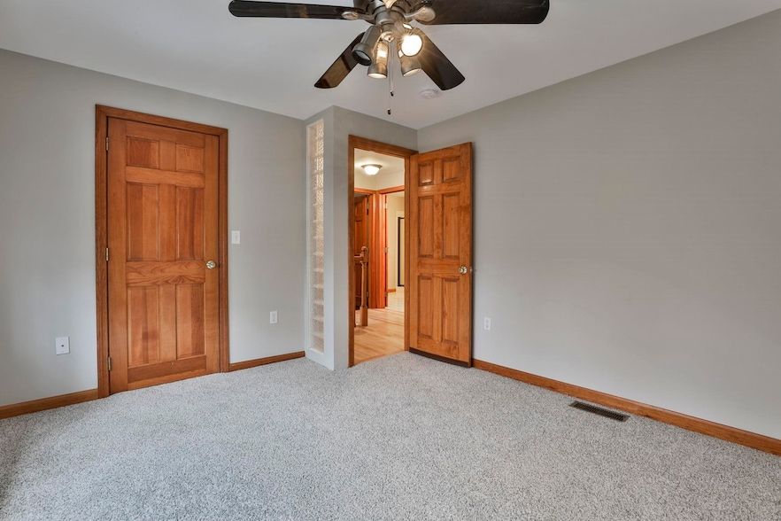 Land Listing Agent Photo