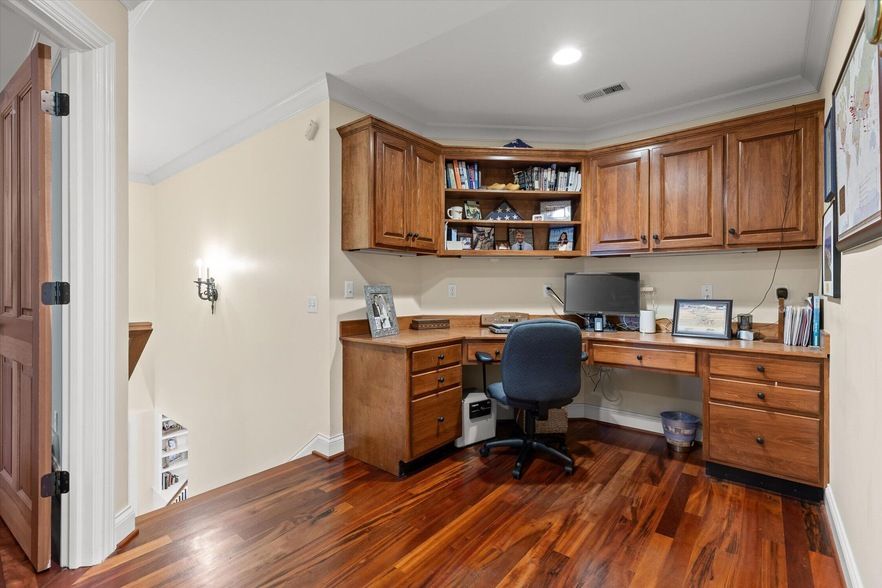 Land Listing Agent Photo